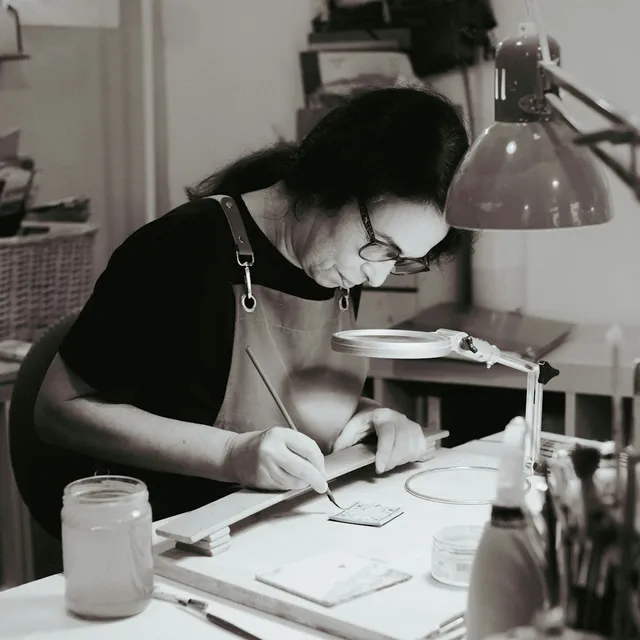 Anh Khoa vận hành máy CNC